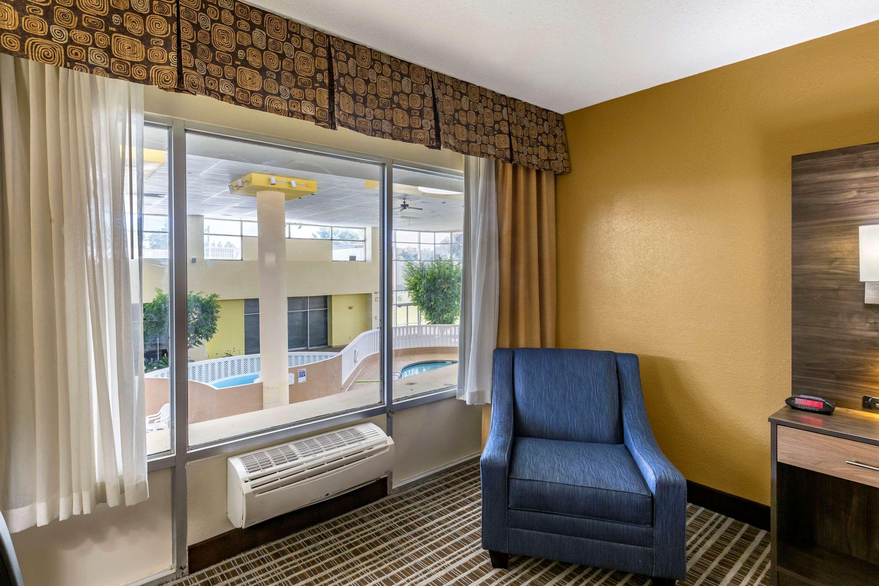 Quality Inn & Suites - Greensboro-High Point Exteriör bild